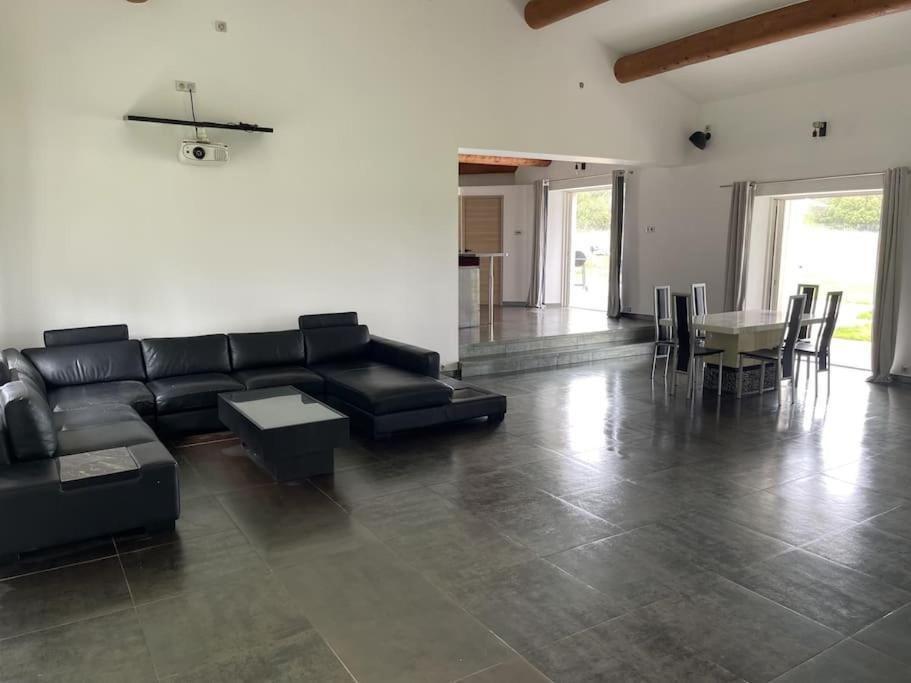 Villa Rians Rians  Luaran gambar