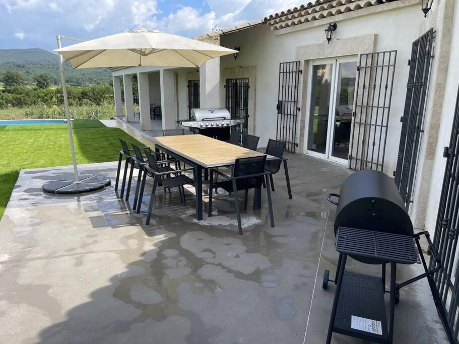 Villa Rians Rians  Luaran gambar