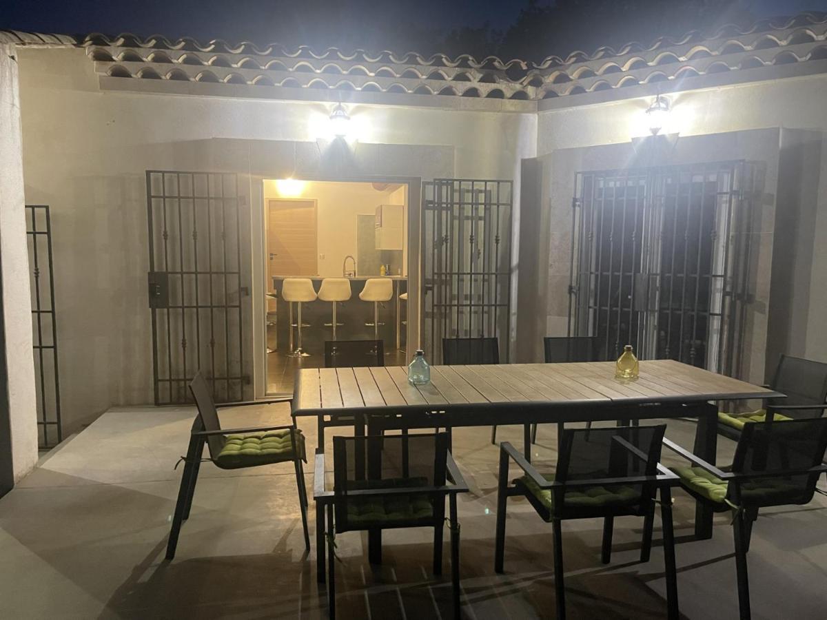 Villa Rians Rians  Luaran gambar